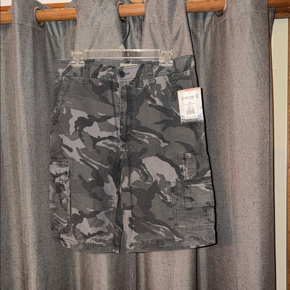 Men's Gray Camo Cargo Shorts